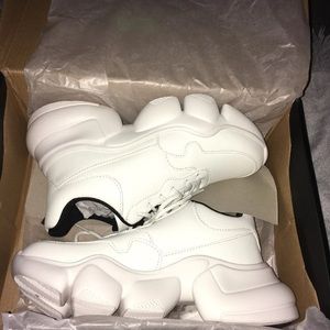 FASHION NOVA WOMEN SNEAKERS